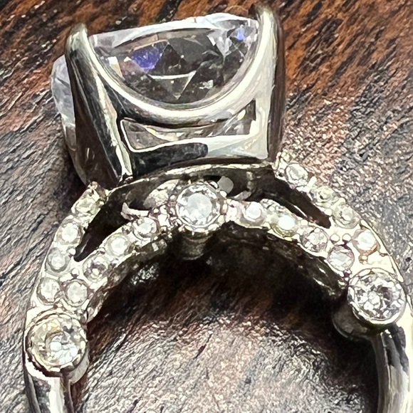 Solitaire Ring - Picture 5 of 6